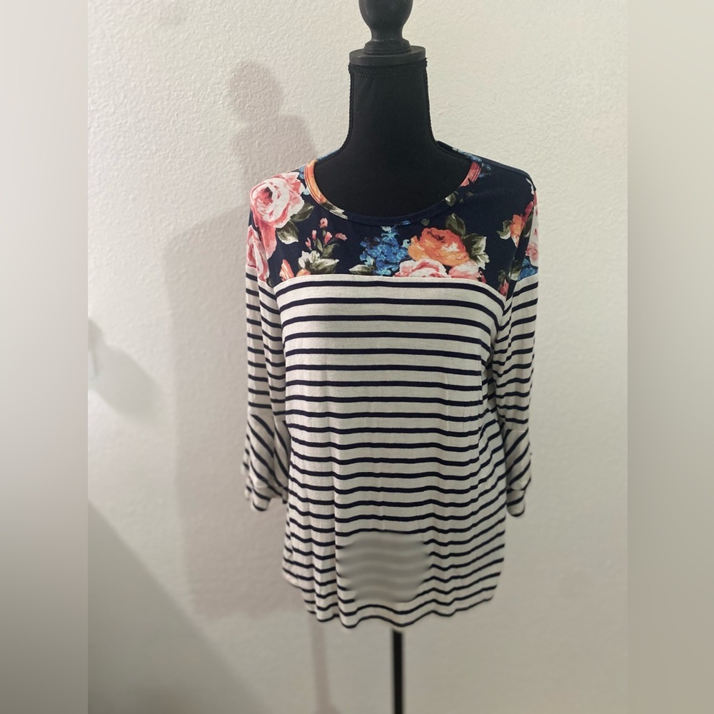 Women’s Charming Charlie Knit Blouse Size XL